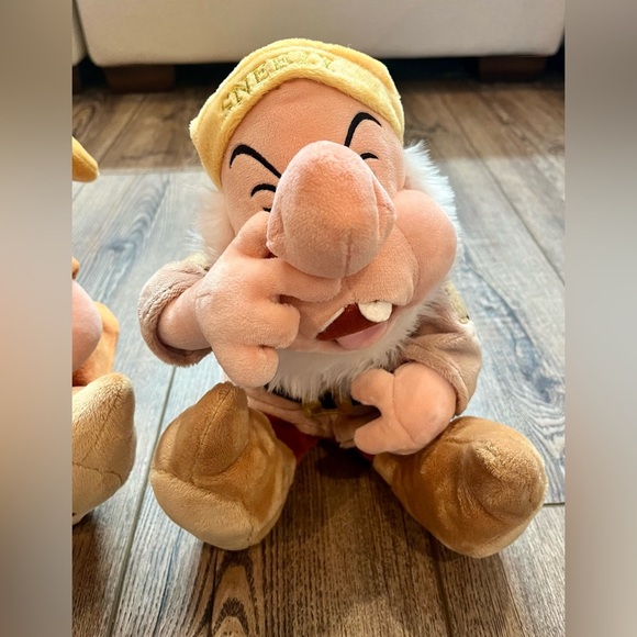 NWT Disney Store Exclusive Doc,Sneezy &Happy Snow White & the 7 Dwarfs 15" Plush - Picture 2 of 10